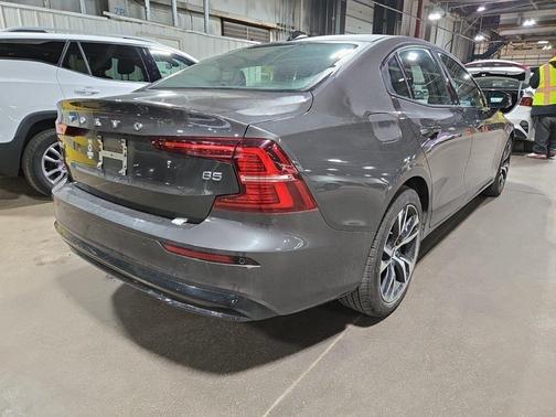 2024 Volvo S60 B5 Core Dark Theme