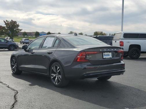 2024 Volvo S60 B5 Core Dark Theme