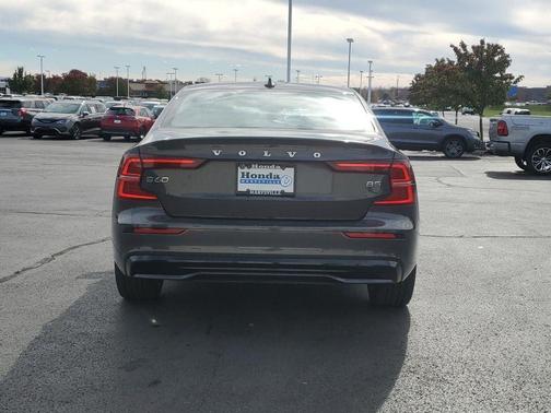 2024 Volvo S60 B5 Core Dark Theme