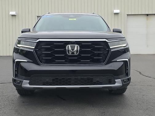 Crystal Black Pearl 2025 Honda Pilot Elite