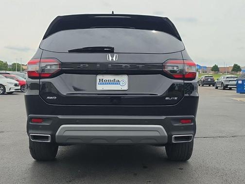 Crystal Black Pearl 2025 Honda Pilot Elite
