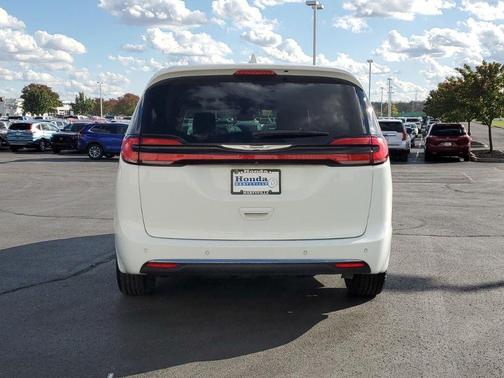2022 Chrysler Pacifica Hybrid Touring L