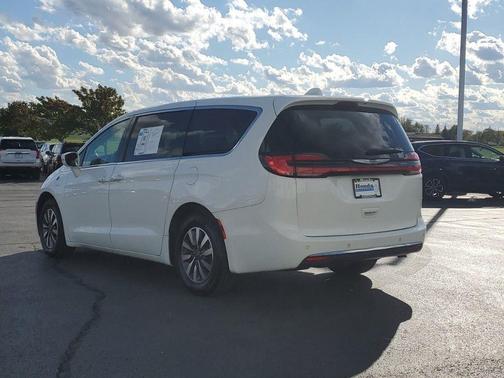 2022 Chrysler Pacifica Hybrid Touring L
