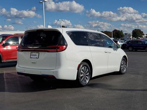 2022 Chrysler Pacifica Hybrid Touring L
