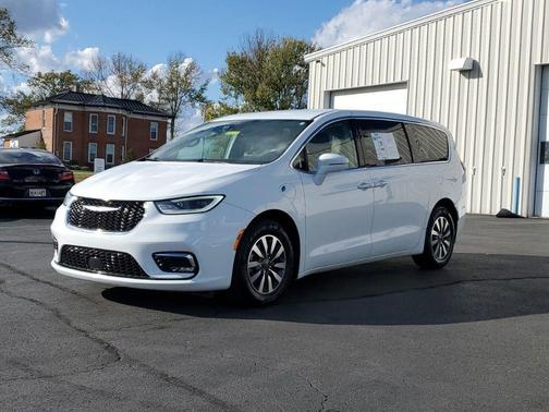 2022 Chrysler Pacifica Hybrid Touring L