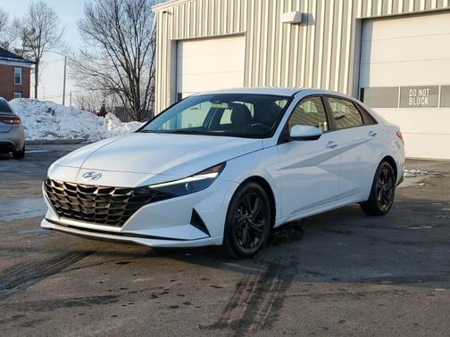 2022 Hyundai ELANTRA SEL