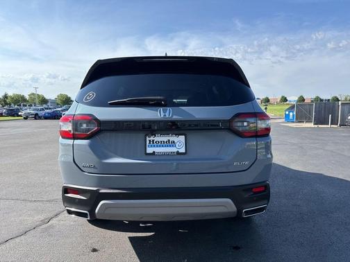 Sonic Gray Pearl 2023 Honda Pilot Elite