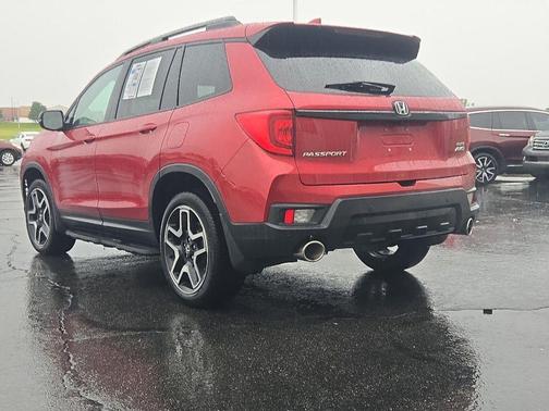 Radiant Red Metallic II 2022 Honda Passport Elite