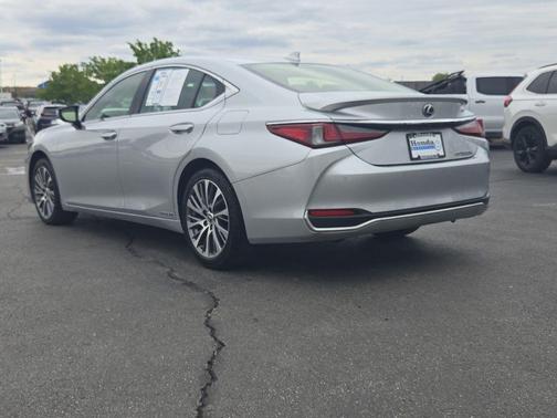 Silver Lining Metallic 2019 Lexus ES 300h 300H