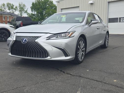 Silver Lining Metallic 2019 Lexus ES 300h 300H