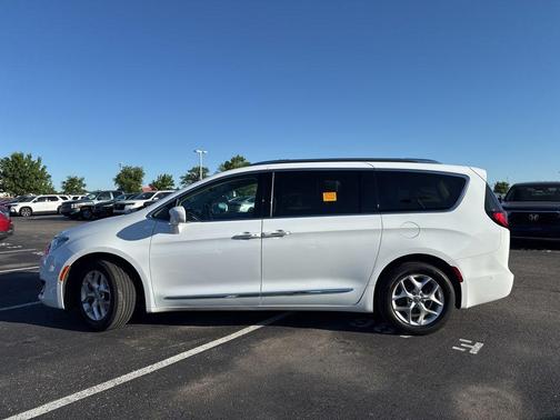Bright White Clearcoat 2020 Chrysler Pacifica Touring-L Plus