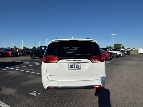 Bright White Clearcoat 2020 Chrysler Pacifica Touring-L Plus