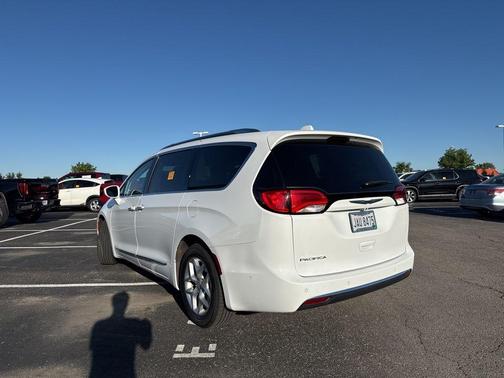 Bright White Clearcoat 2020 Chrysler Pacifica Touring-L Plus