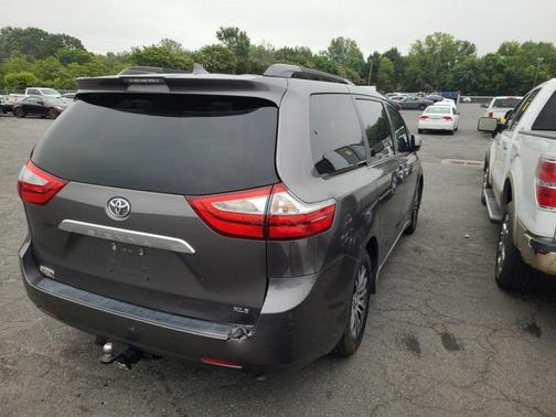 2018 Toyota Sienna XLE Premium