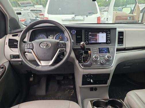 2018 Toyota Sienna XLE Premium