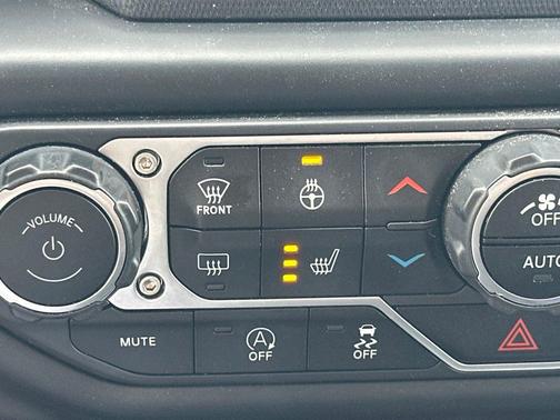 Black Clearcoat 2020 Jeep Wrangler Unlimited Sahara