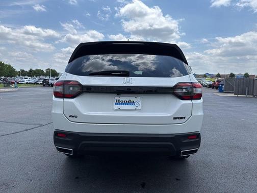 Platinum White Pearl 2025 Honda Pilot Sport