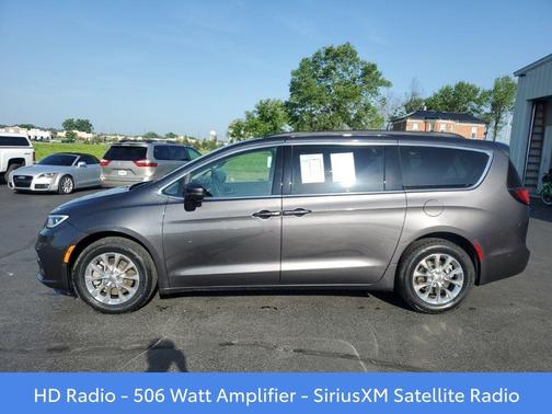 2022 Chrysler Pacifica Touring-L