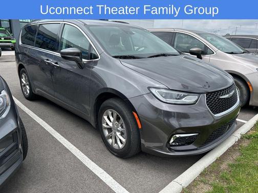 2022 Chrysler Pacifica Touring-L