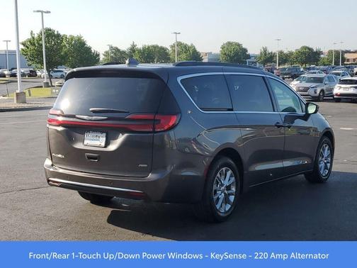 2022 Chrysler Pacifica Touring-L