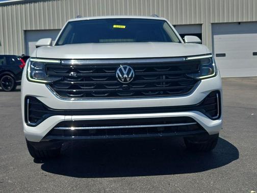 Opal White Pearl Effect 2024 Volkswagen Atlas 2.0T SEL Premium R-Line
