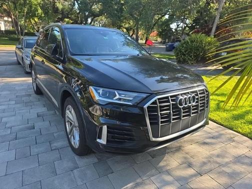 Mythos Black Metallic 2023 Audi Q7 45 Premium