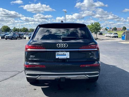 Mythos Black Metallic 2023 Audi Q7 45 Premium