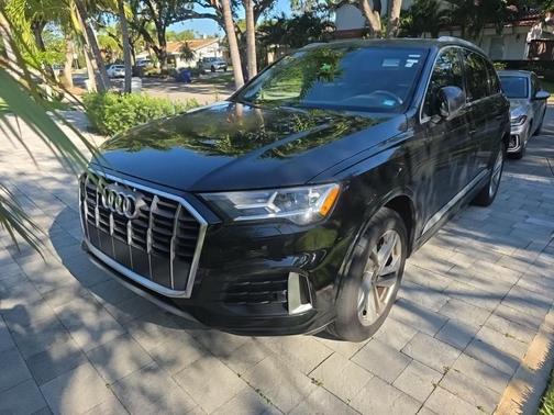 Mythos Black Metallic 2023 Audi Q7 45 Premium