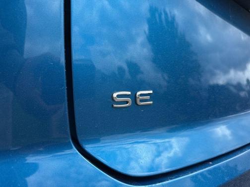 Kingfisher Blue 2024 Volkswagen Atlas Cross Sport 2.0T SE w/Technology
