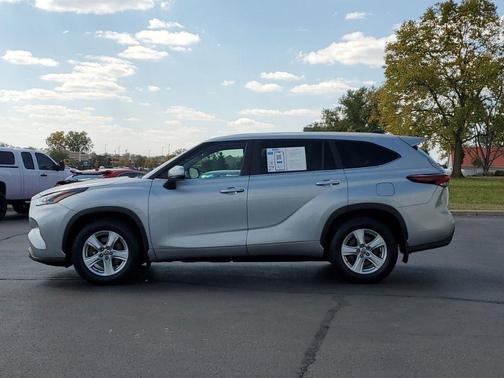 2024 Toyota Highlander LE