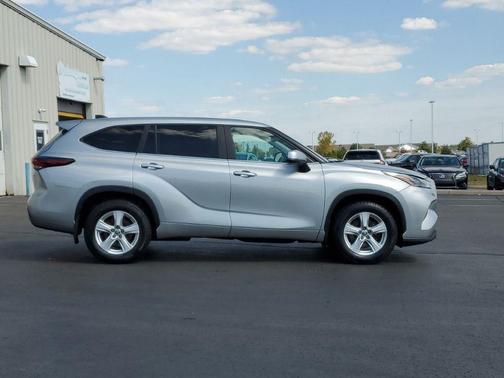 2024 Toyota Highlander LE