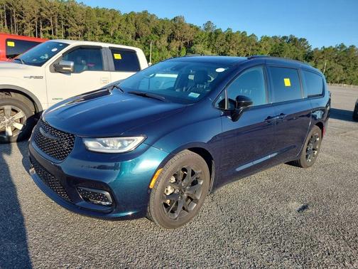 Fathom Blue Pearlcoat 2023 Chrysler Pacifica Limited