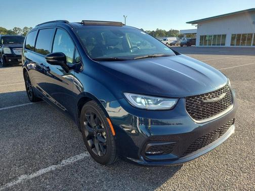 Fathom Blue Pearlcoat 2023 Chrysler Pacifica Limited
