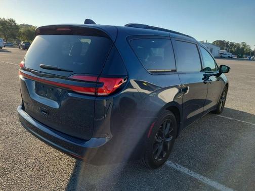 Fathom Blue Pearlcoat 2023 Chrysler Pacifica Limited