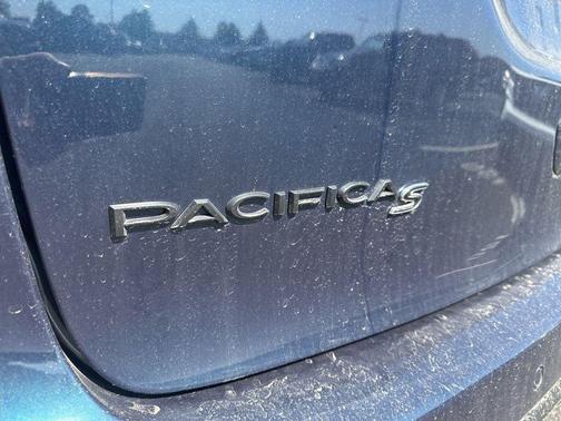 Fathom Blue Pearlcoat 2023 Chrysler Pacifica Limited