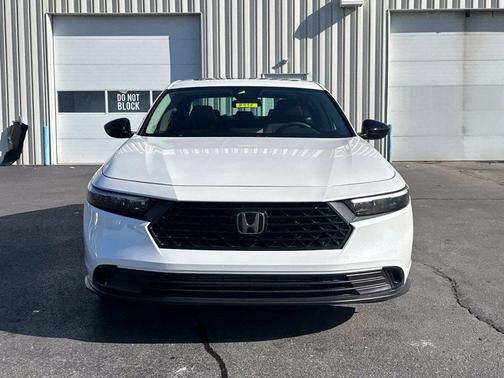 Platinum White Pearl 2025 Honda Accord SE