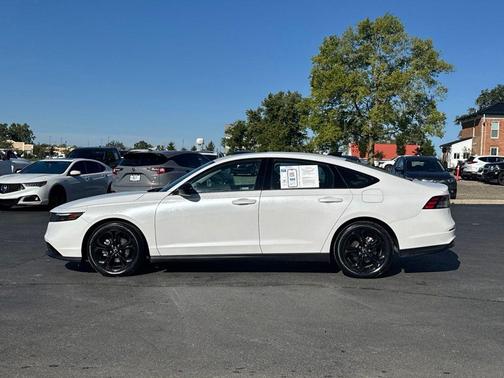 Platinum White Pearl 2025 Honda Accord SE