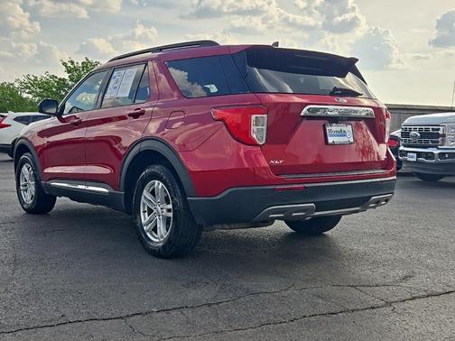 Rapid Red Metallic Tinted Clearcoat 2022 Ford Explorer XLT