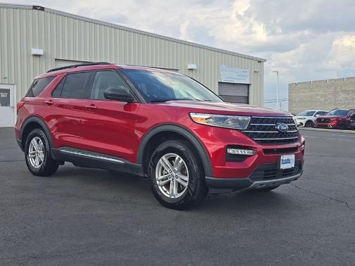 Rapid Red Metallic Tinted Clearcoat 2022 Ford Explorer XLT