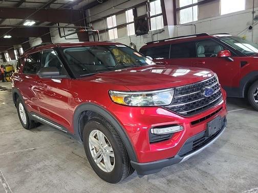 Rapid Red Metallic Tinted Clearcoat 2022 Ford Explorer XLT