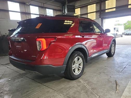 Rapid Red Metallic Tinted Clearcoat 2022 Ford Explorer XLT