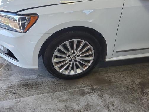 2017 Volkswagen Passat 1.8T SE