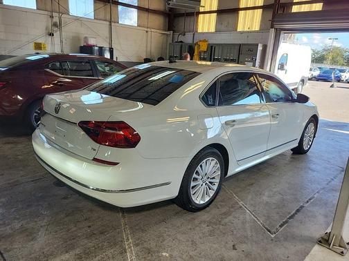 2017 Volkswagen Passat 1.8T SE