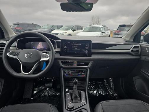 2025 Volkswagen Taos 1.5T SE Black