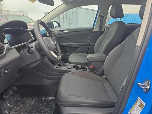 2025 Volkswagen Taos 1.5T SE Black