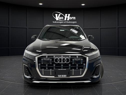 Black Metallic 2025 Audi Q7 55 Premium Plus