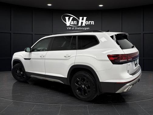 2024 Volkswagen Atlas 2.0T SE w/Technology 4MOTION