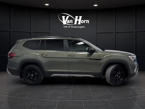 2024 Volkswagen Atlas 2.0T SE w/Technology 4MOTION