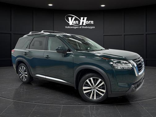 Obsidian Green Pearl 2022 Nissan Pathfinder Platinum 4WD