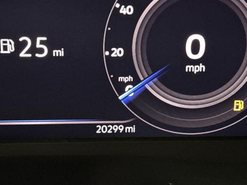 Platinum Gray Metallic 2022 Volkswagen Atlas Cross Sport 3.6L V6 SE w/Technology